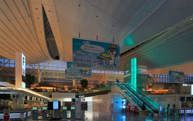 Le hall des départs du terminal international de l’aéroport de Haneda